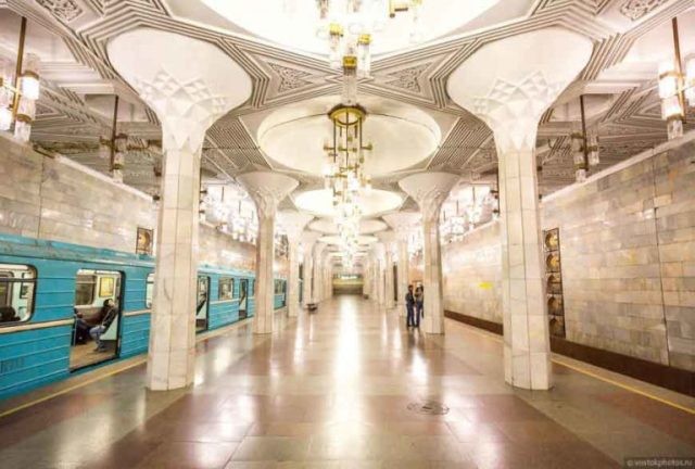 Ташкентте метро ушын жол ҳақысы 1200 сўмнан 820 сўмға түсириледи