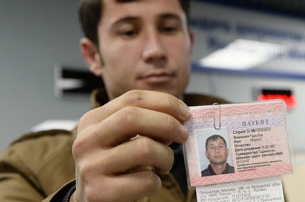 Өзбекстаннан Россияға барыўшы мигрантлар ушын патент алыў әпиўайыластырылды