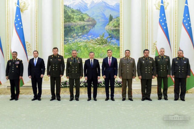 Өзбекстан Республикасы Президенти Ғәрезсиз мәмлекетлер дослық аўқамына ағза мәмлекетлер қорғаныў уйымларының басшылары менен ушырасты