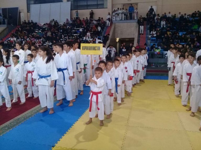 Шотокан каратэ-до: Қарақалпақстан командасы 12 алтын медаль алып екинши орынды  ийеледи