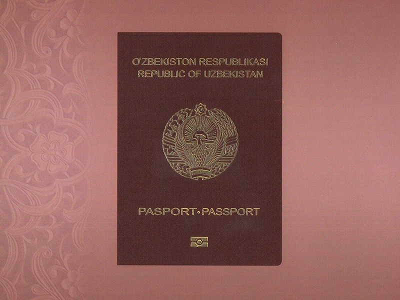 Қарақалпақстанда шет елге шығыў паспортлары өз ийелерине тапсырылмақта