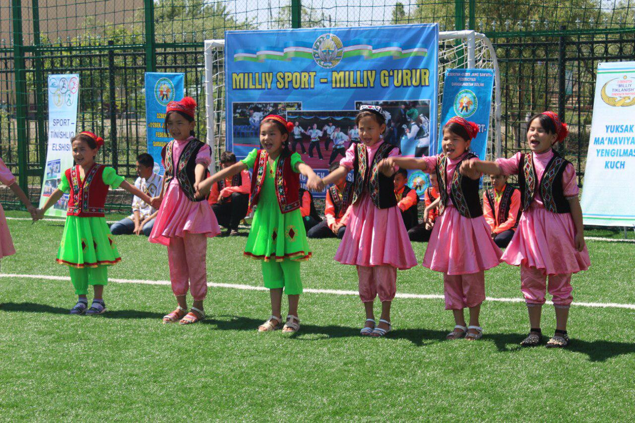 Qaraózekte milliy xalıq oyınları festivalı ótkerildi